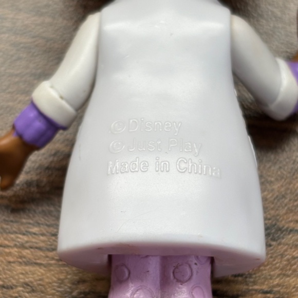 * 2 Disney Jr. Action Figure DOC MCSTUFFINS Just Play 3.5" Doll Toys Cake Topper - Picture 8 of 12